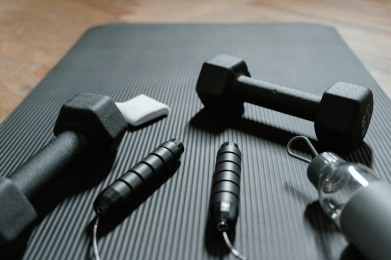 Adjustable Dumbbells vs Fixed Dumbbells: The Complete Guide for Home Gym Beginners